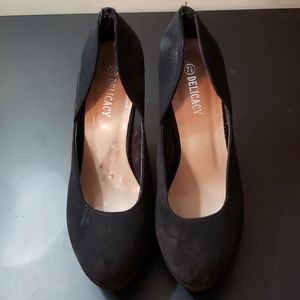 Delicacy Blk Suede wedges